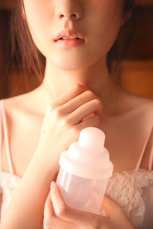 2017年西部半决赛:在“火箭之夜”中,库里连续投中数个超远三分,帮助勇士大比分领先